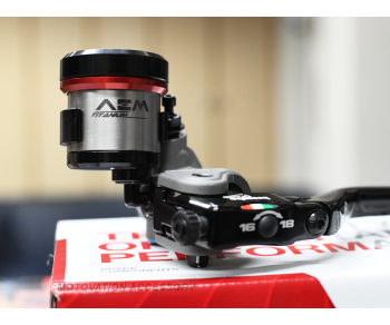 Integrated Titanium Brembo RCS16 Clutch Fluid Tank 